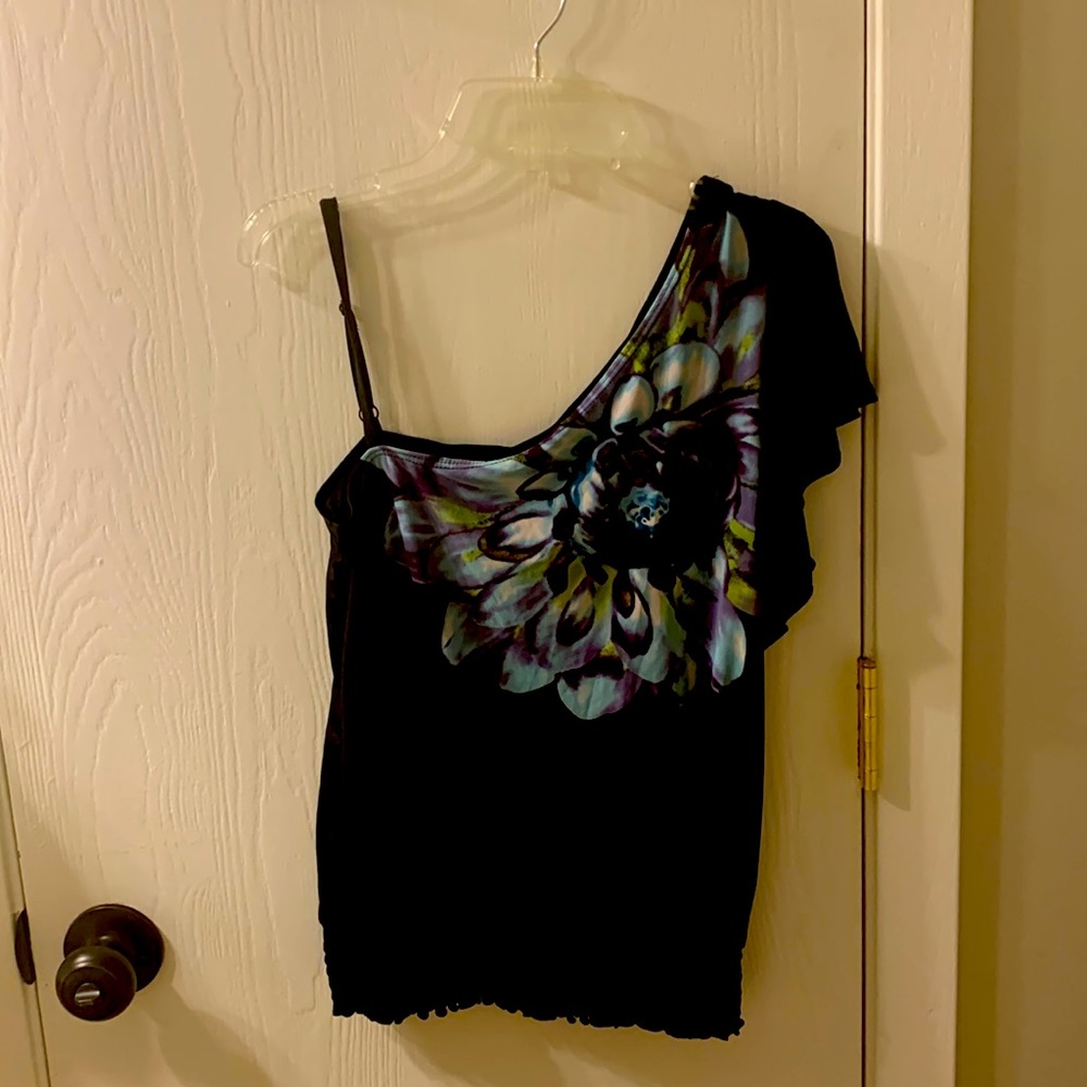 Black light weight top with floral print. Cold shoulder.